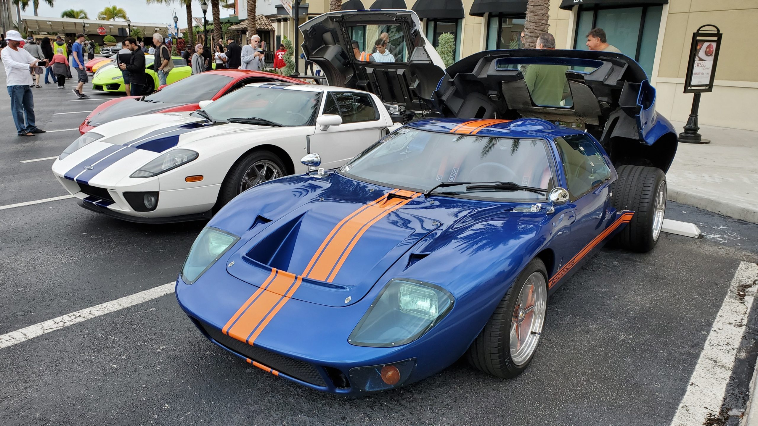 A Ford GT40 next to a Ford GT. It’s wild how short the GT40 is