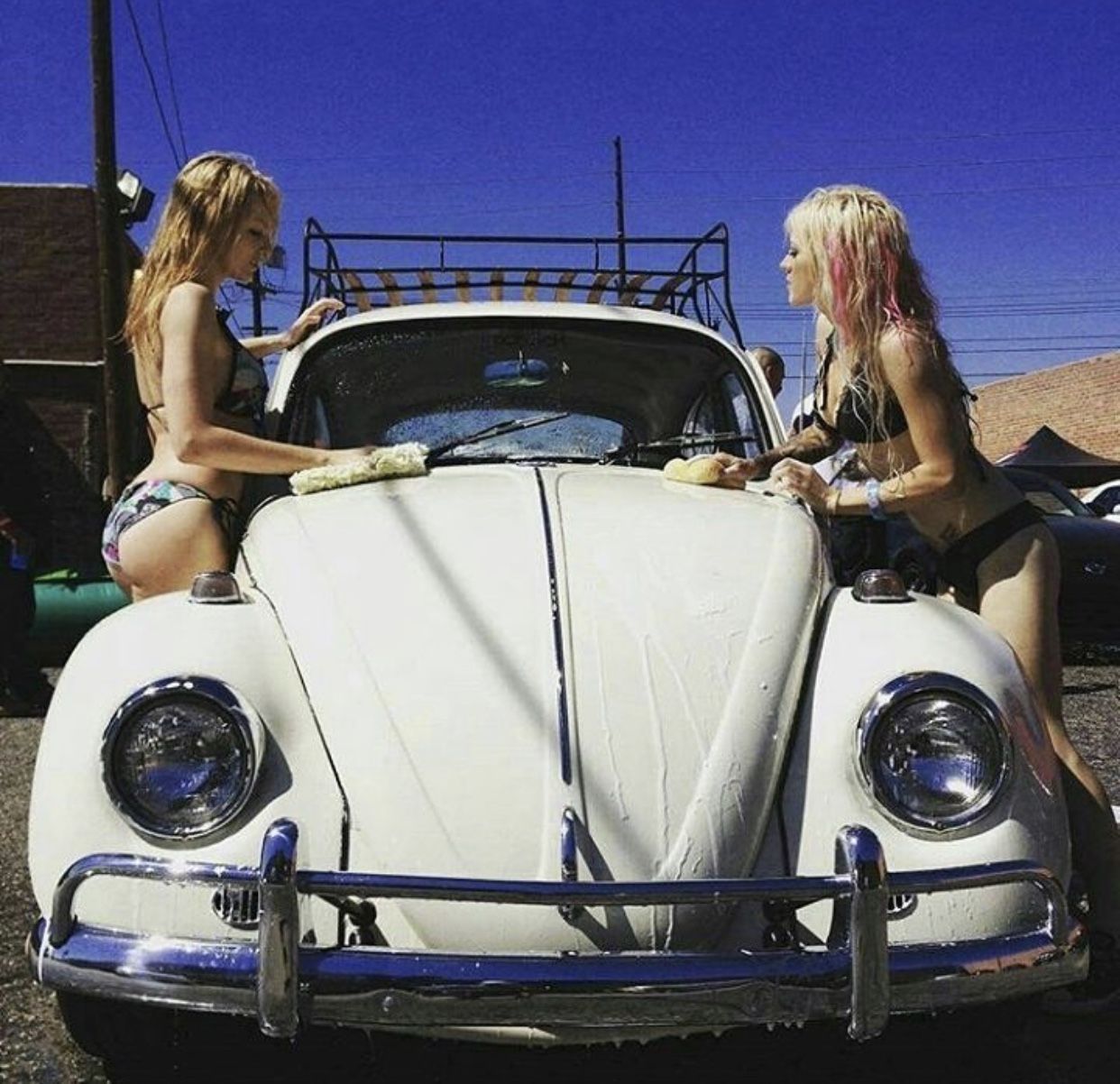 Volkswagen Beetle Girl (ô_!_/ô)