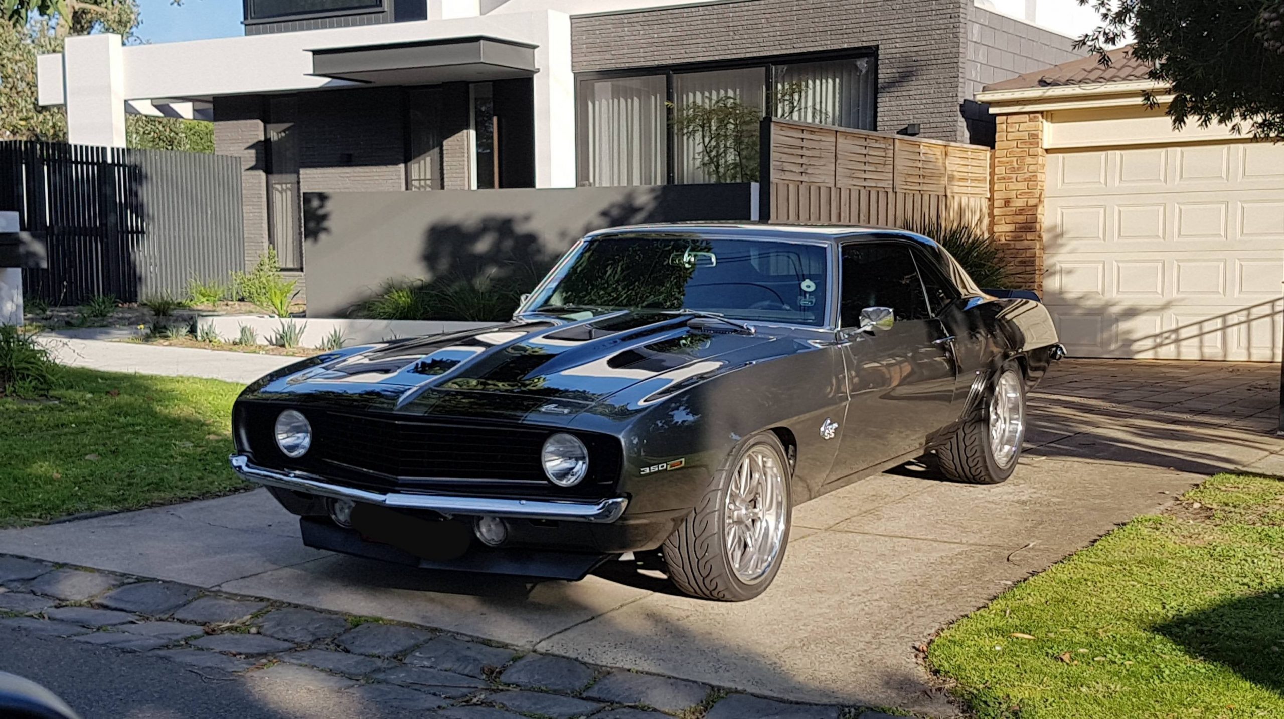 Bloke up the road from me owns a 69(?) Camaro with cams that sound like they want to fight