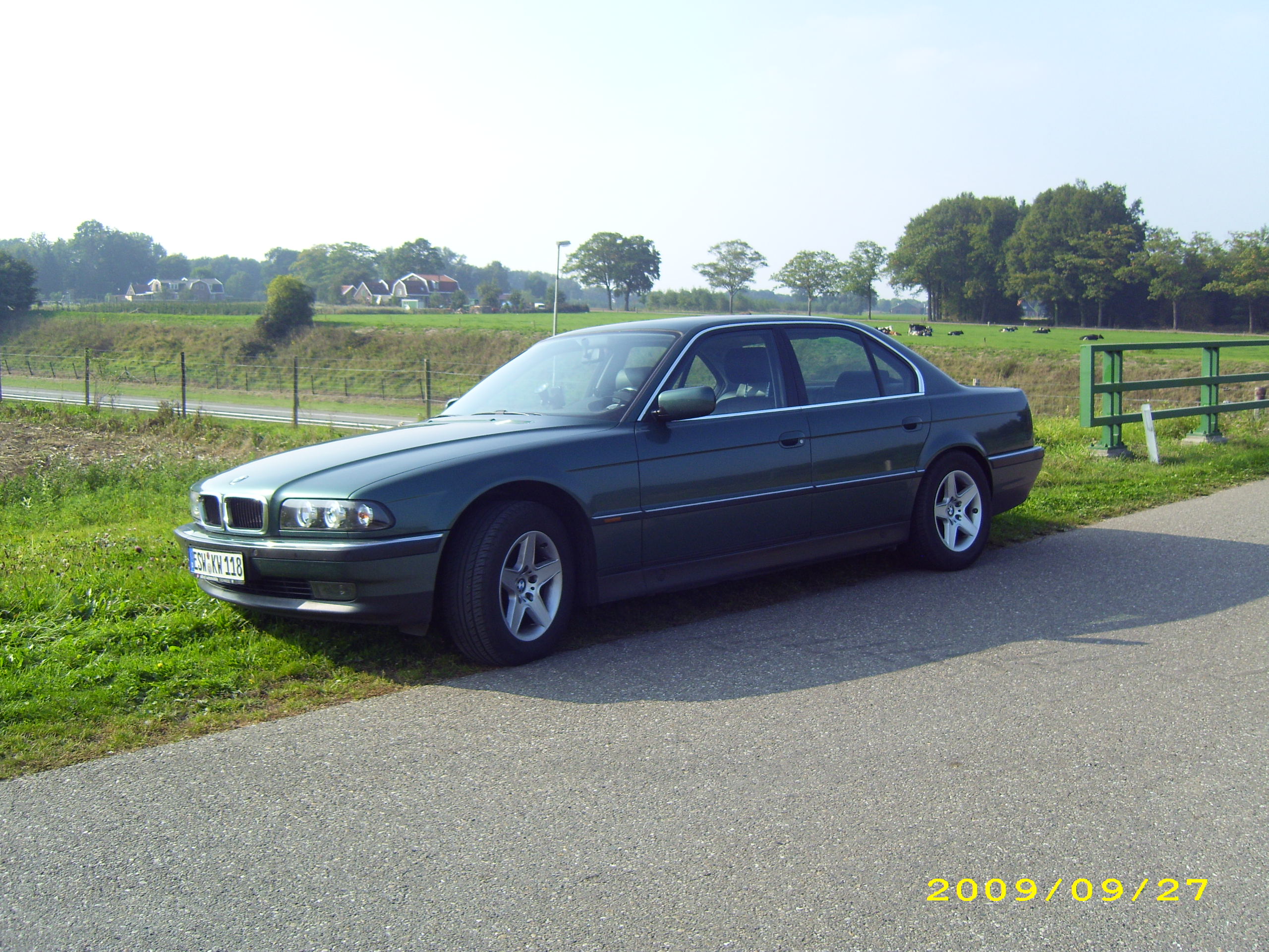 BMW 728i (E38)