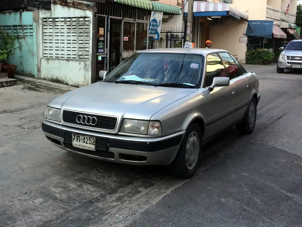 Audi 80 B4 in Samutprakarn, Thailand