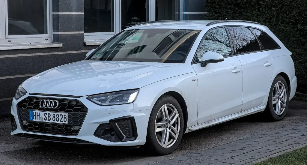 Audi A4 Avant B9 facelift estate