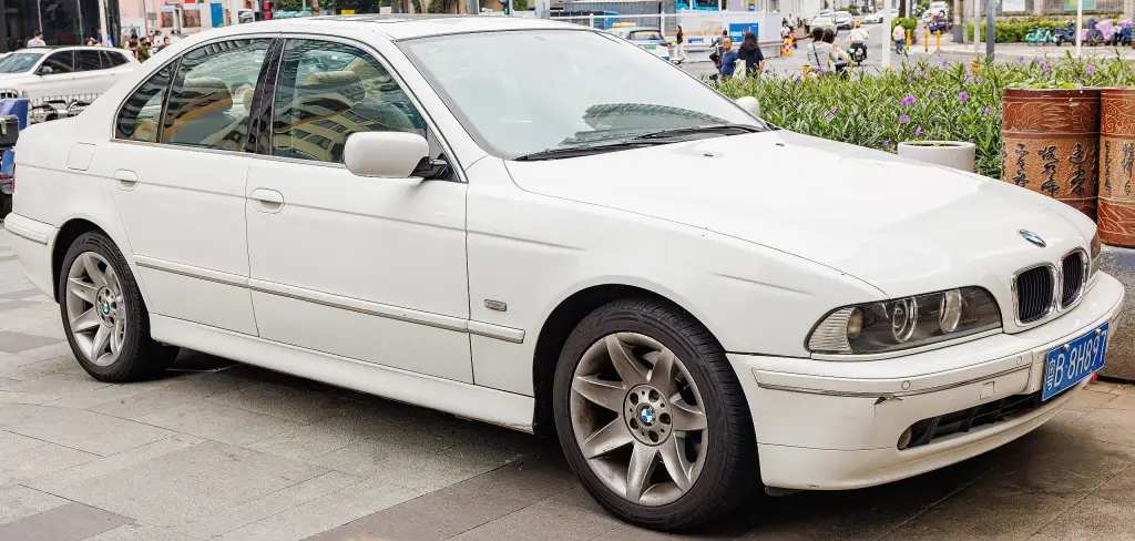 BMW 5 Series E39 saloon