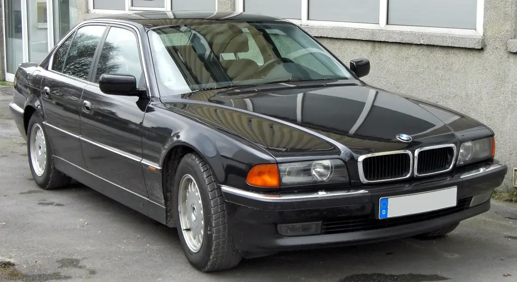 BMW 7 Series E38 front view