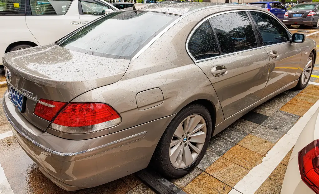 BMW 7 Series E65 saloon