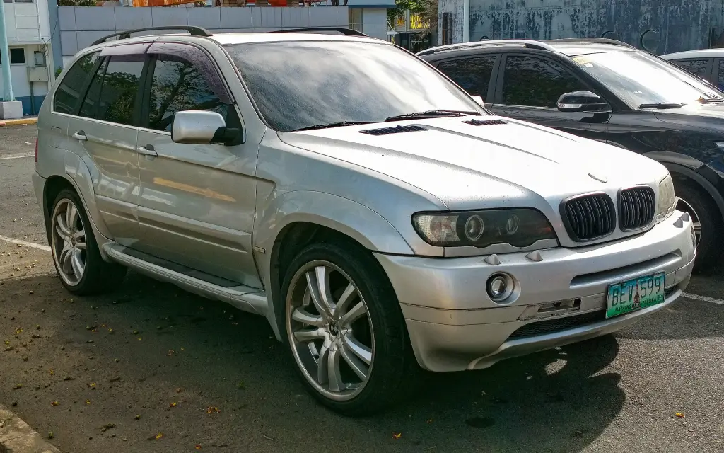 Silver BMW X5 E53 front view