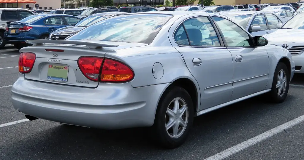 Oldsmobile Alero sedan, rear