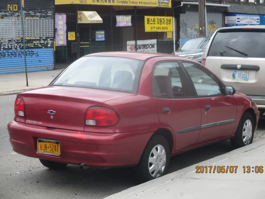 Geo Metro LSi sedan