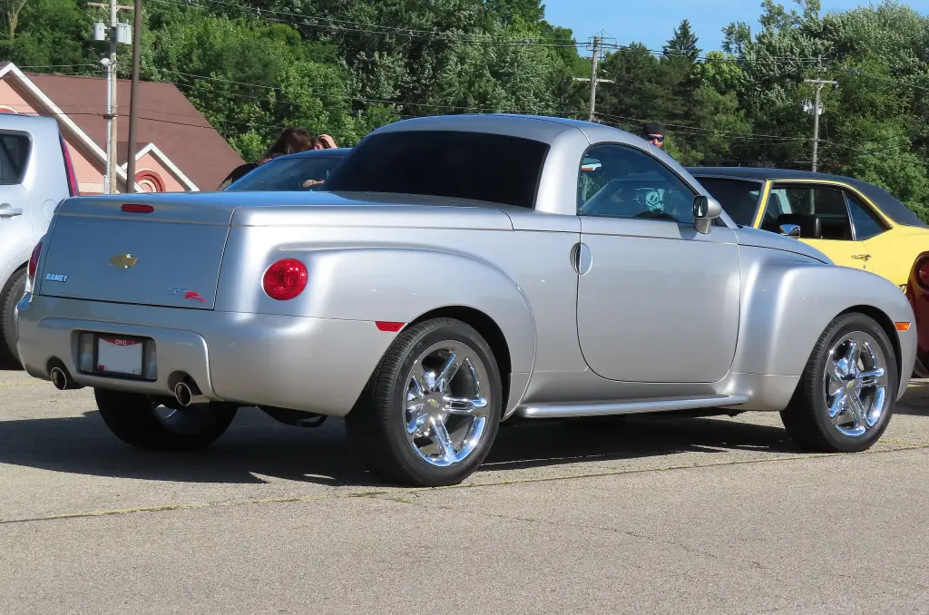 2005 Chevrolet SSR, rear three-quarter