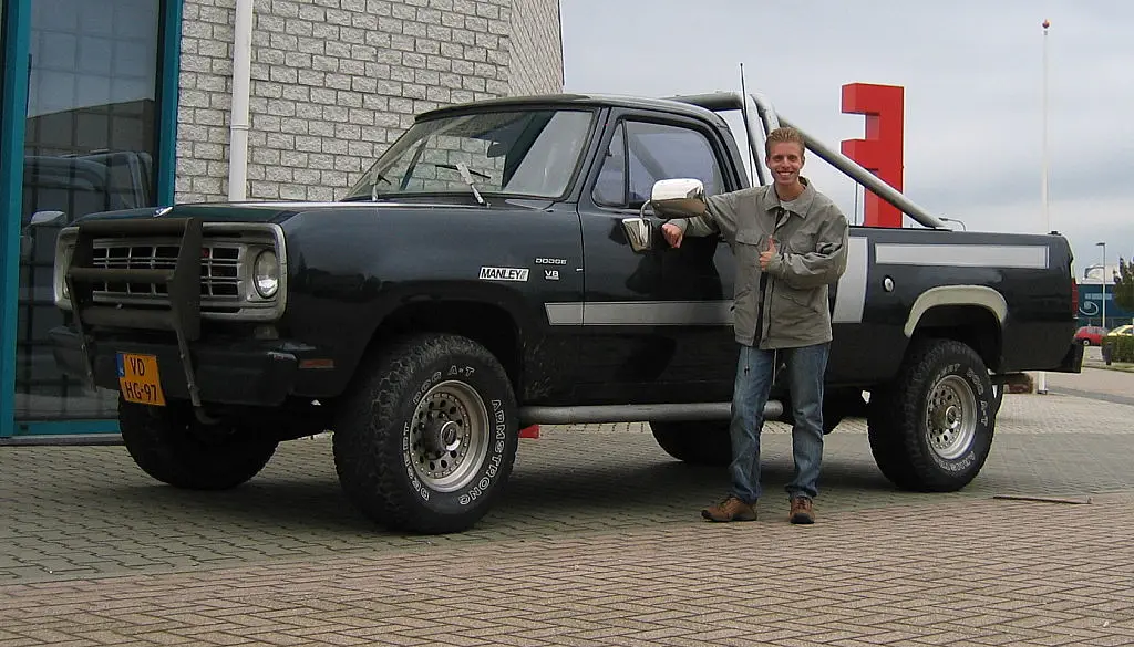 Dodge w-200