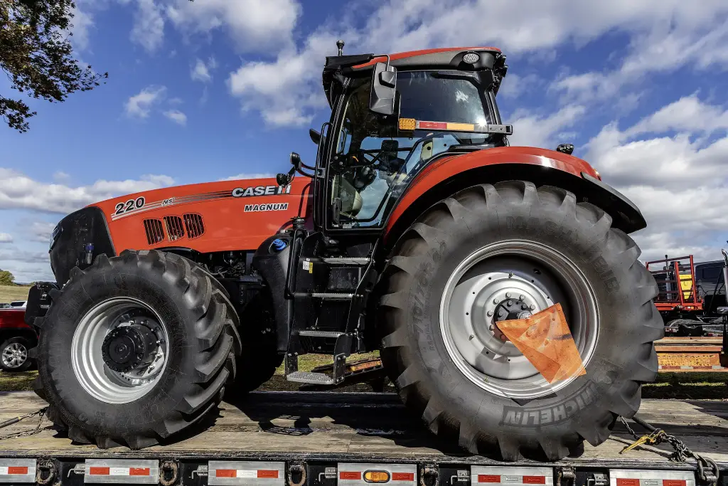 Case IH Magnum 220 tractor