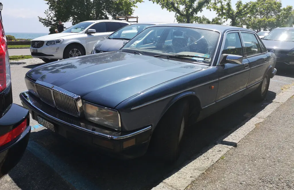 Daimler Double-Six