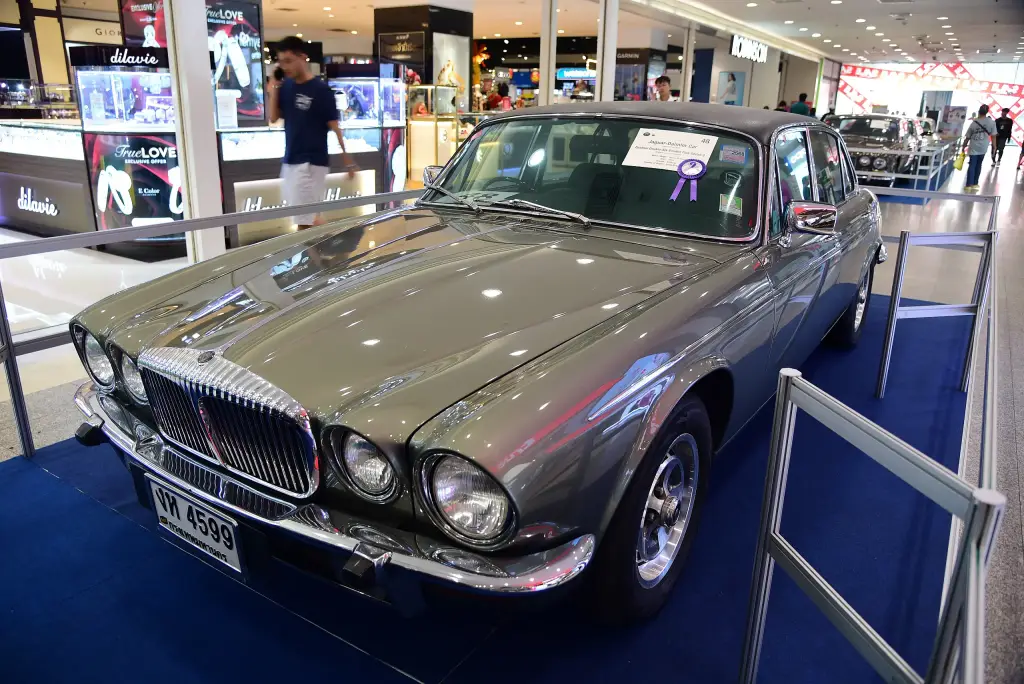 1974 Daimler Double-Six Vanden Plas Series II saloon