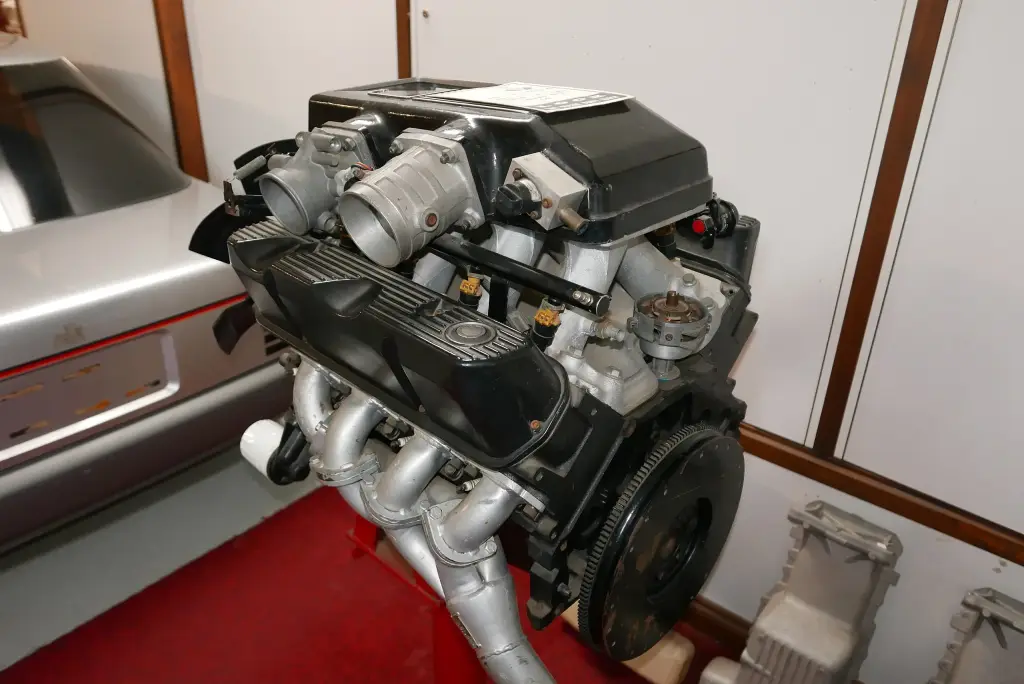 Holden 5000 V8 engine in a 1987 HDT Commodore