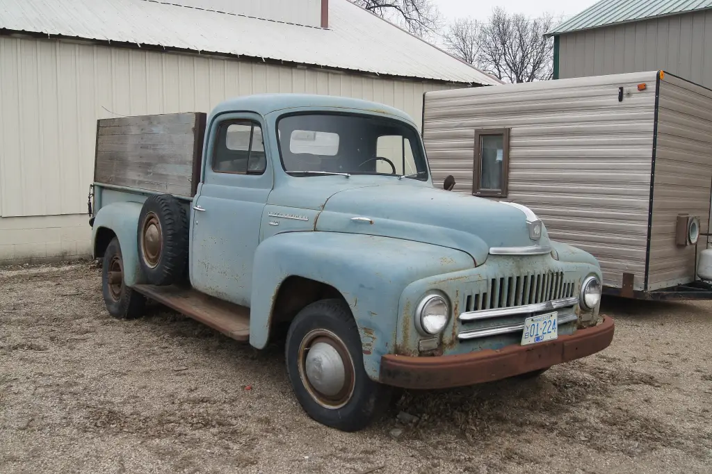 International L-120 pickup