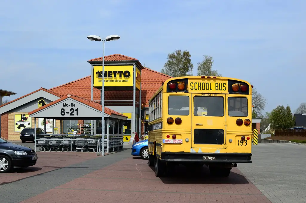 International S1800 school bus