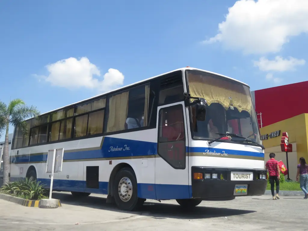 Isuzu Super Cruiser coach