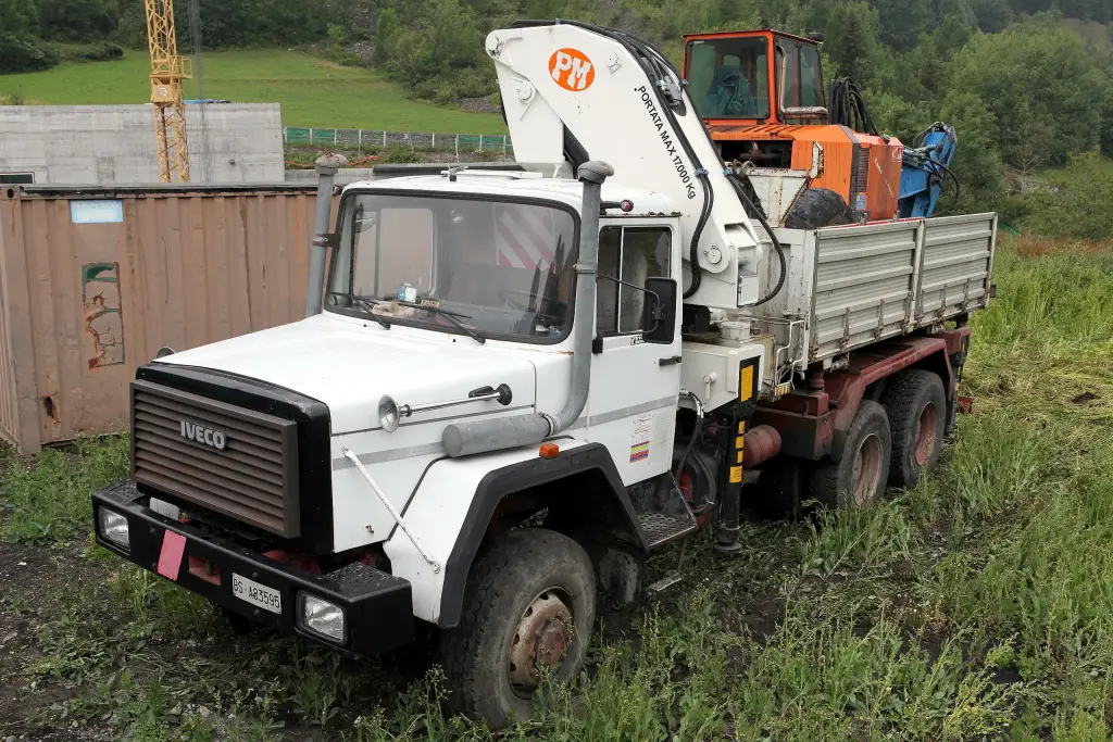 Iveco 330-30 truck