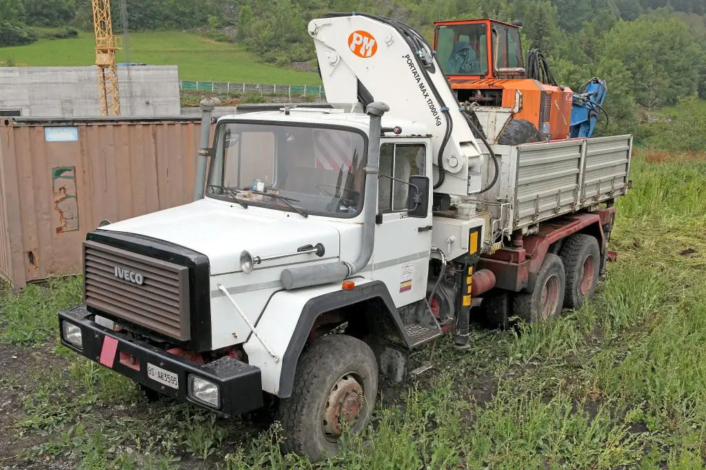 Iveco 330-30 truck from the side