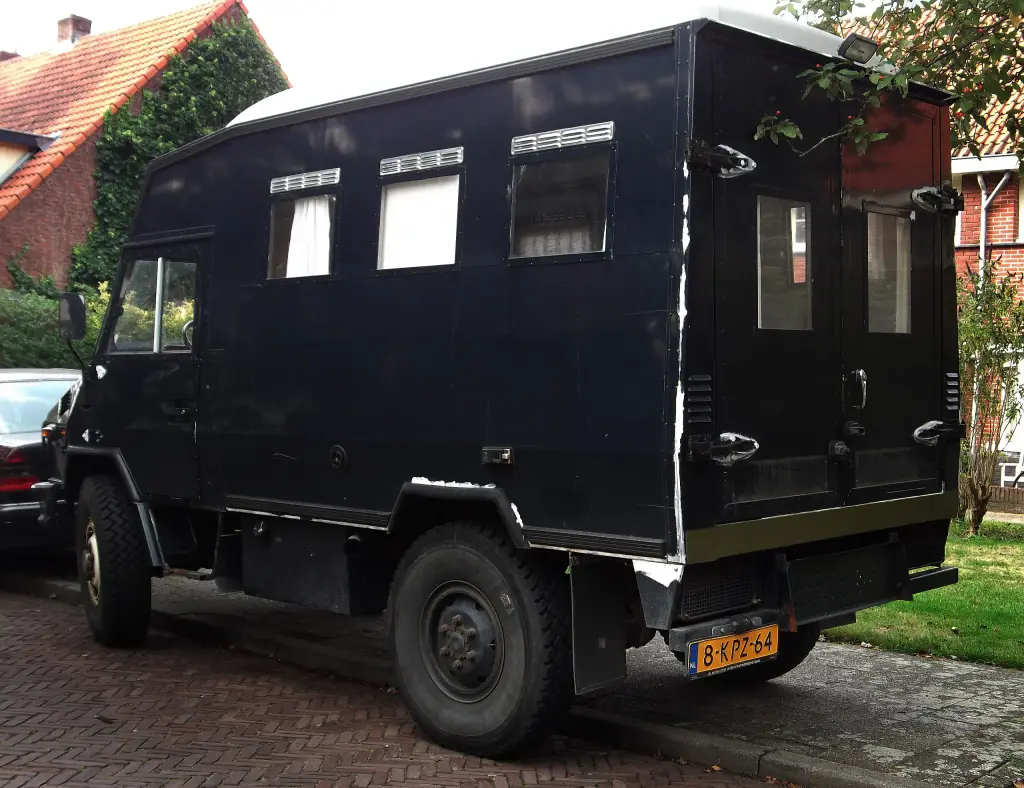 Iveco 40.10 WM vehicle