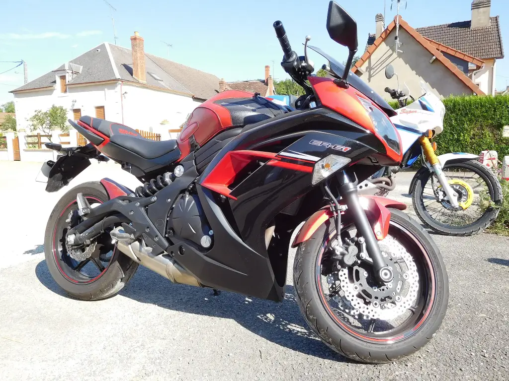 Kawasaki ER-6f in red