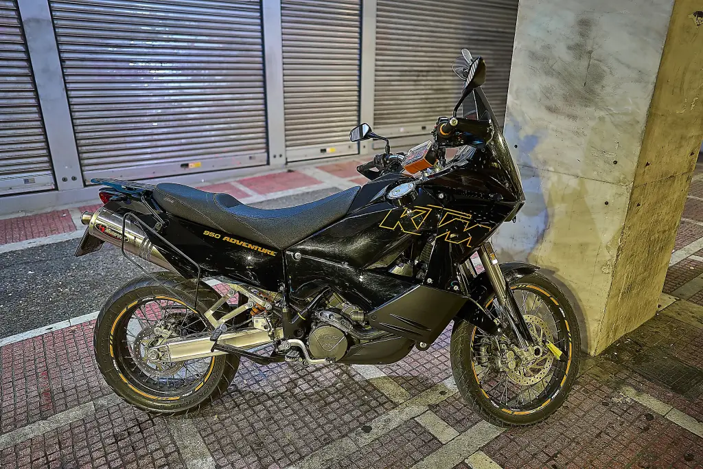 KTM 950 Adventure in Athens