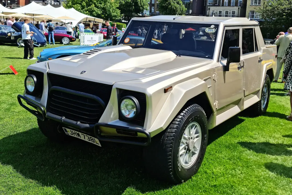 1991 Lamborghini LM002