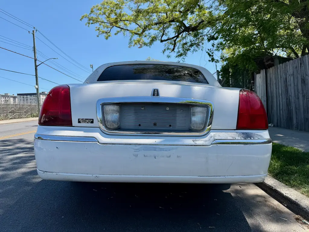 Lincoln Town Car stretch limousine