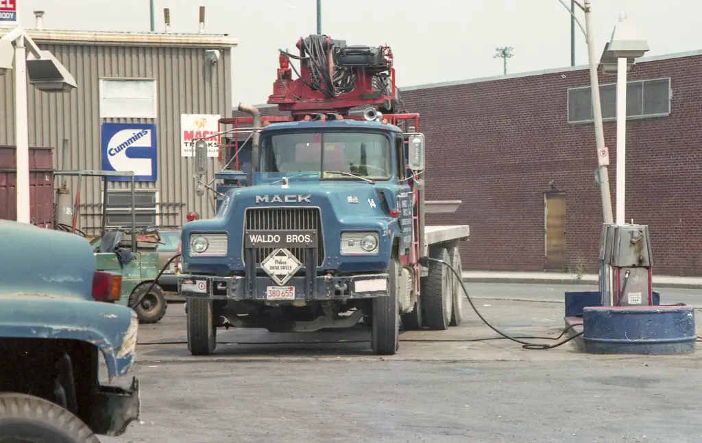 Mack Dm Series