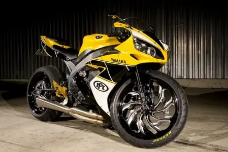 Yamaha e