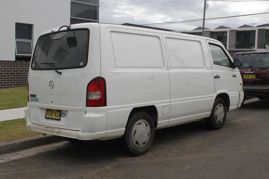 2001 Mercedes-Benz MB100 van