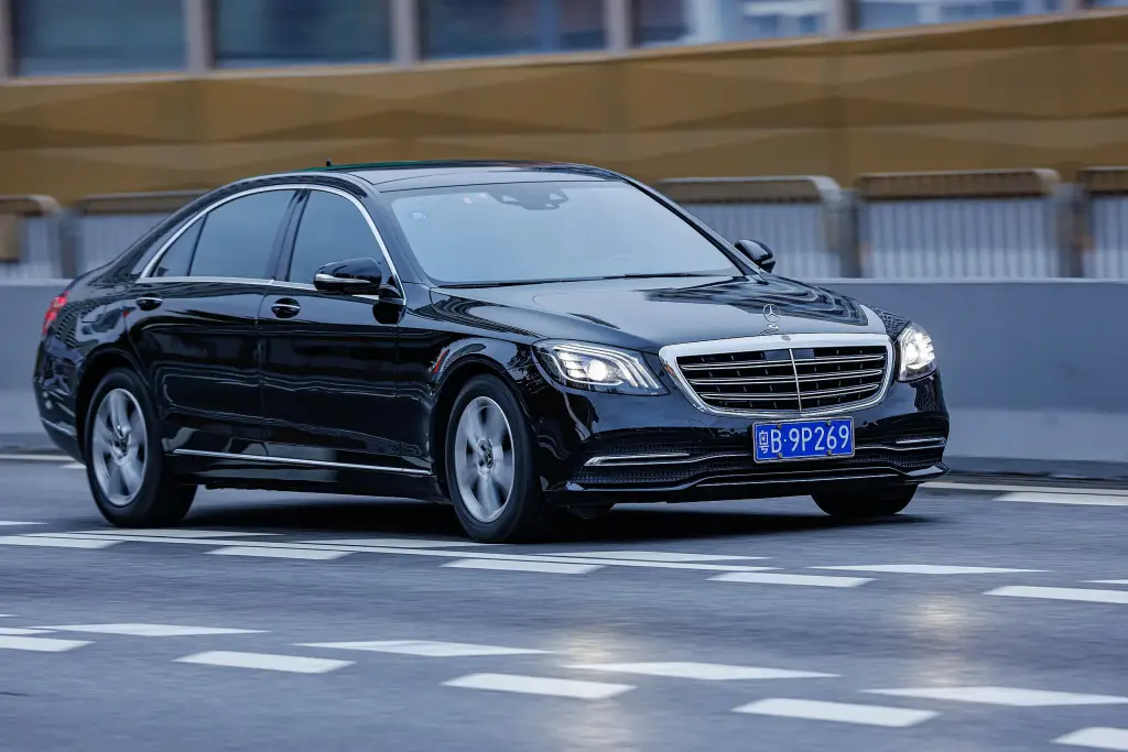 Mercedes-Benz S-Class V222
