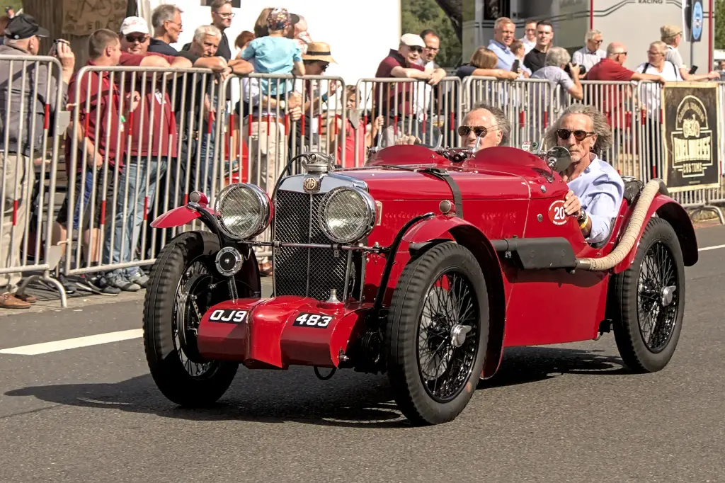 MG J4