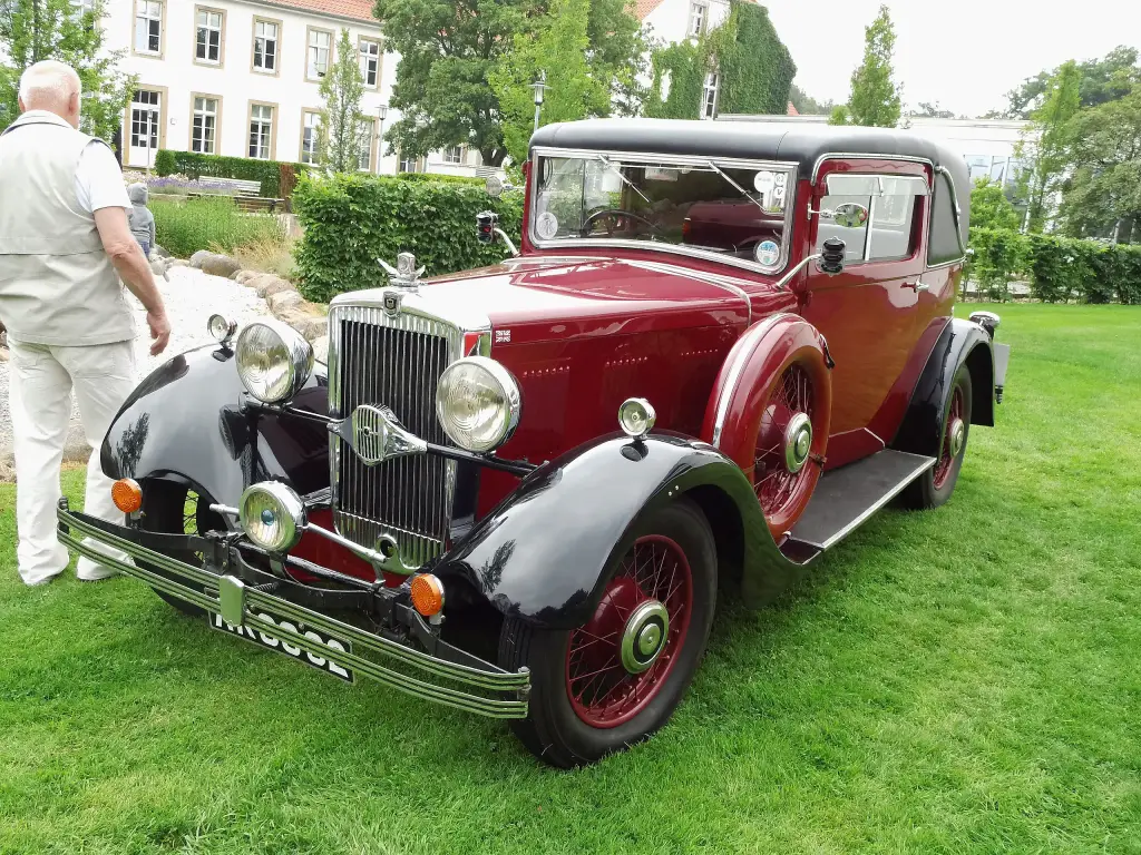 Morris Isis six-cylinder