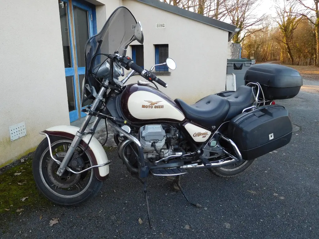 Moto Guzzi California III with screen