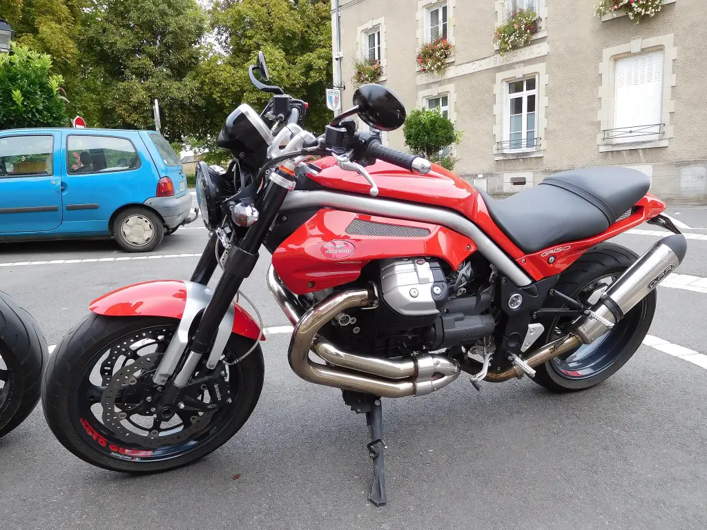 Red Moto Guzzi Griso 8V, left side