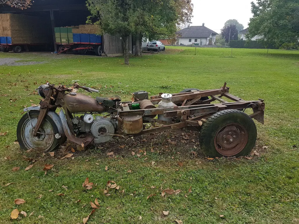 Old Moto Guzzi three-wheeler in Lauterach