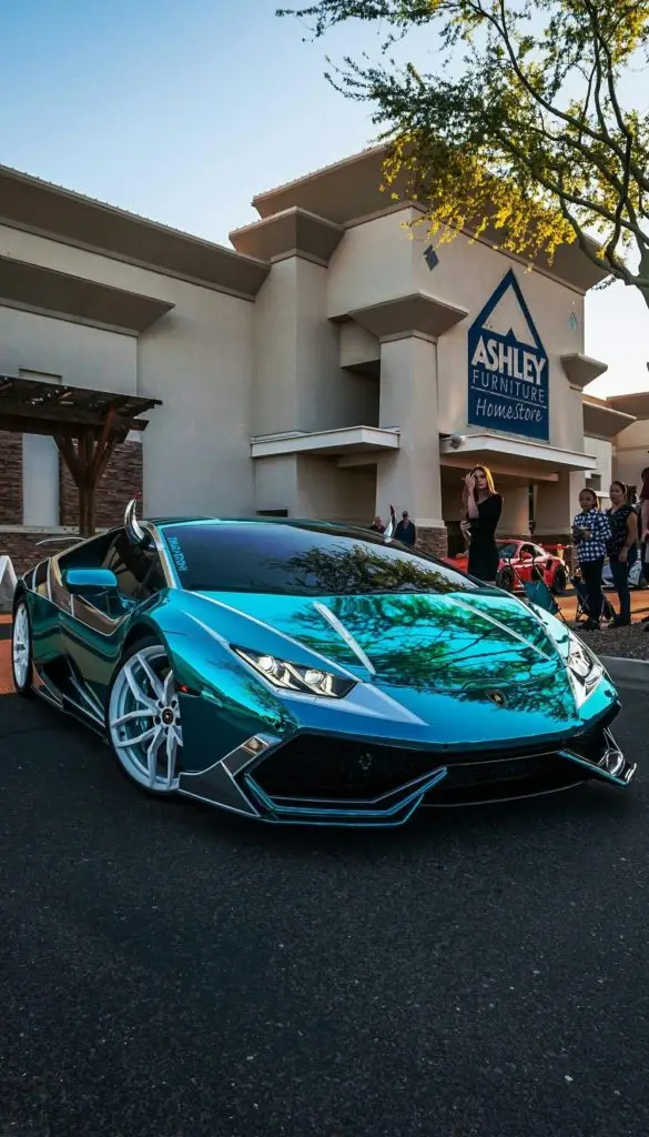 Aqua Blue Chrome Lamborghini Huracan