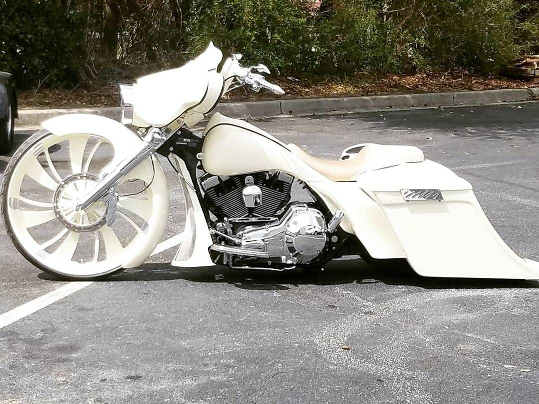 Bagger #motorcycles #HarleyDavidsonStreetGlide