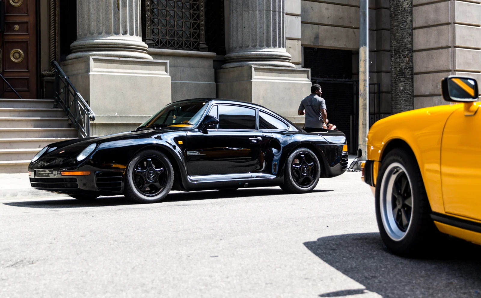 Black on Black. (Porsche 959)
