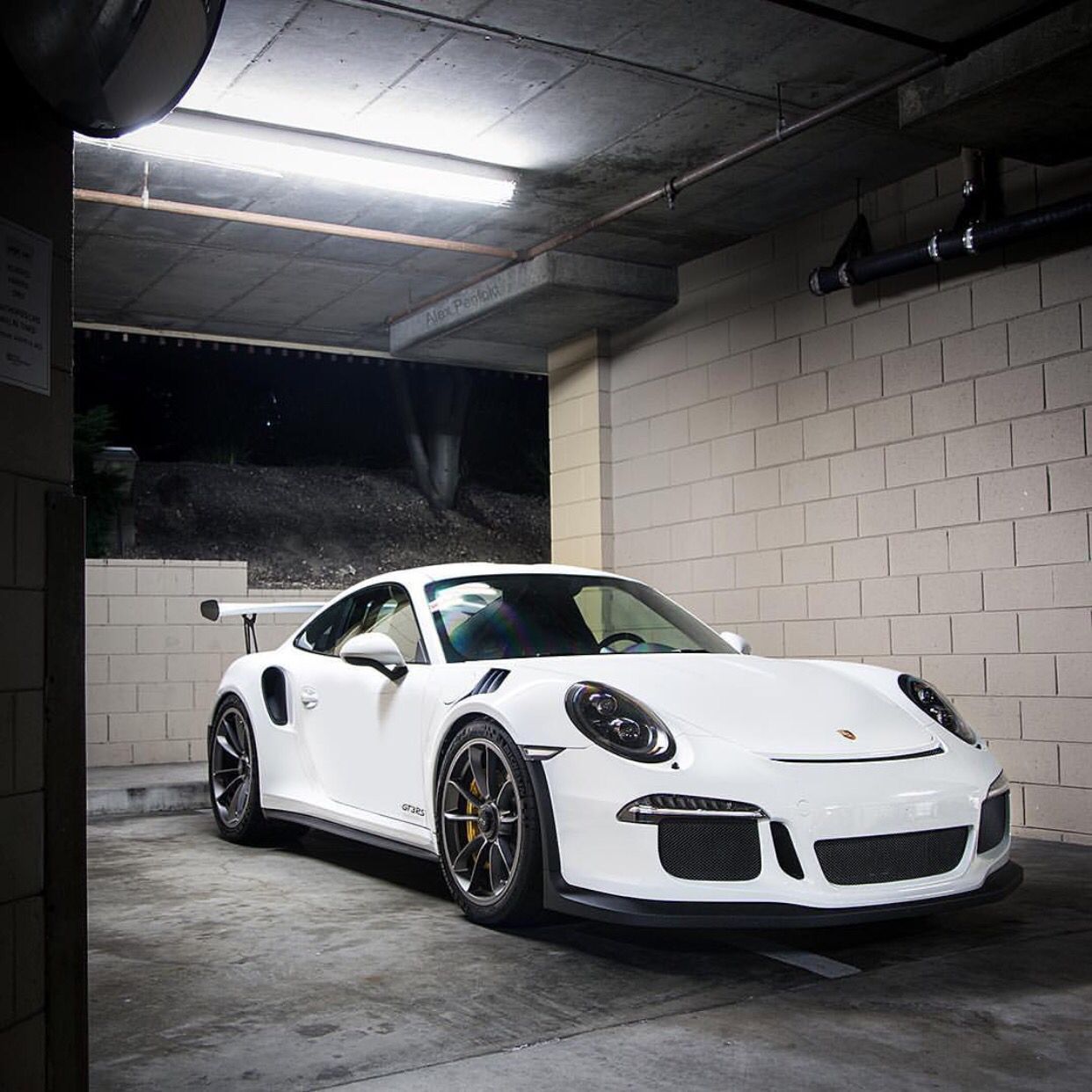 Porsche 991 GT3 RS painted in White Photo taken by: alex penfold on Instagram