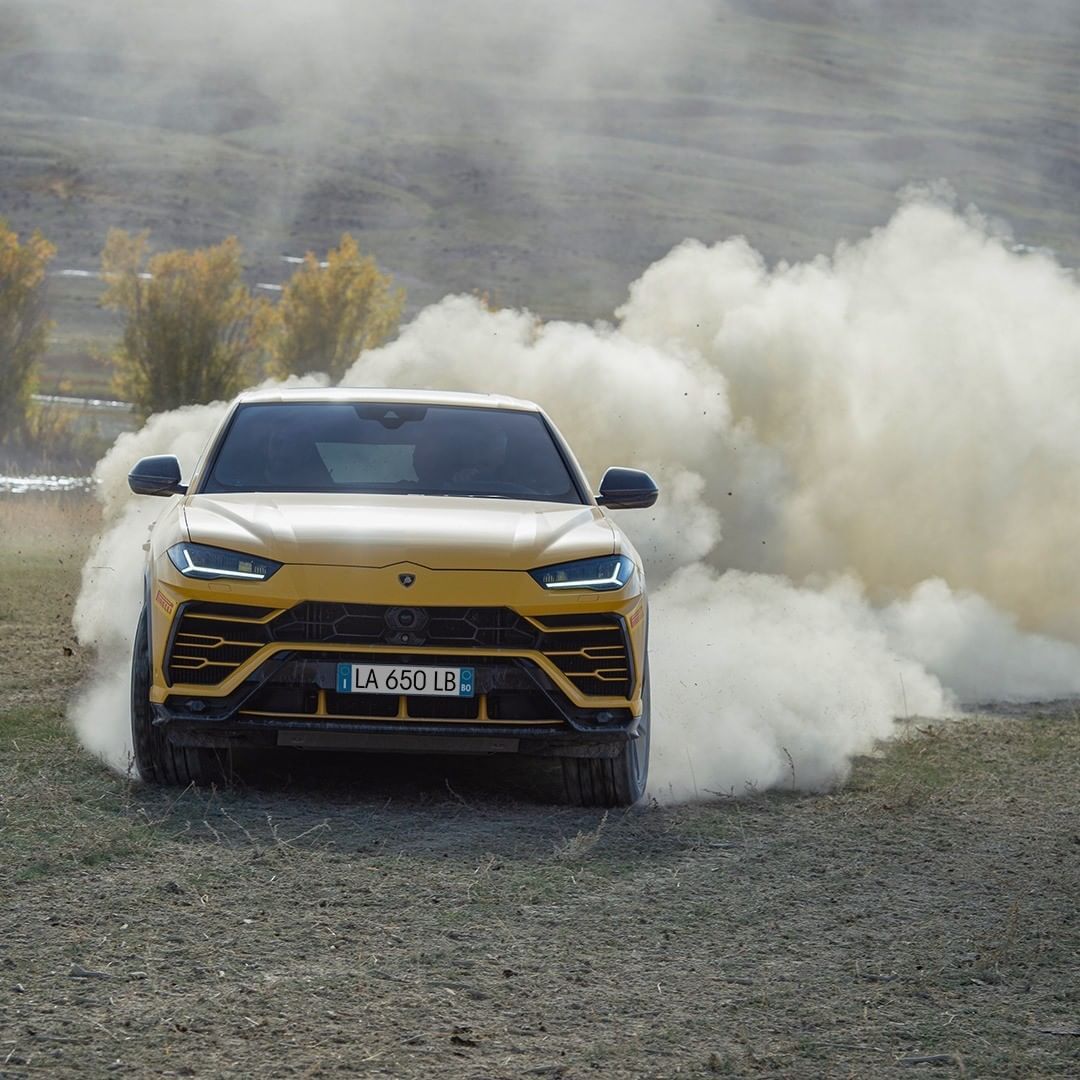 Lamborghini Dinamica Terra Altai saw a convoy of Lamborghinis navigate through m…