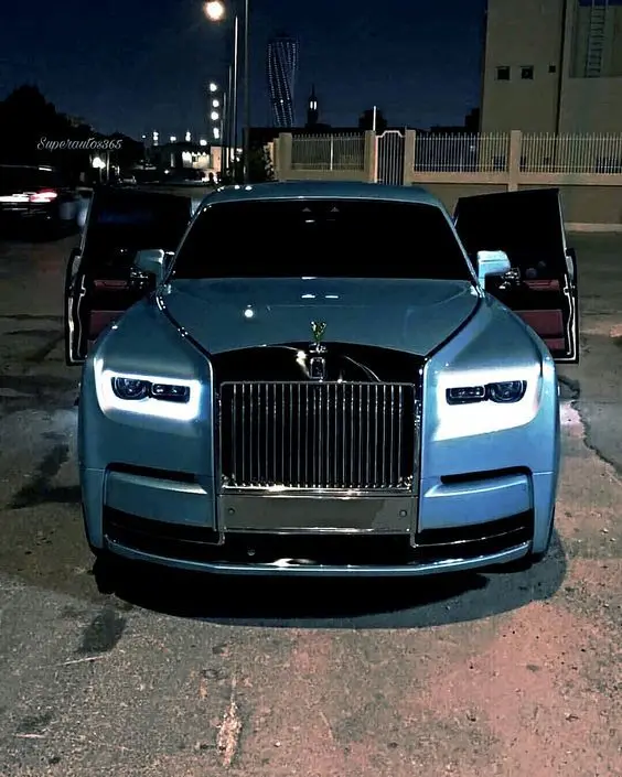 Blue Rolls-Royce Cullinan at night