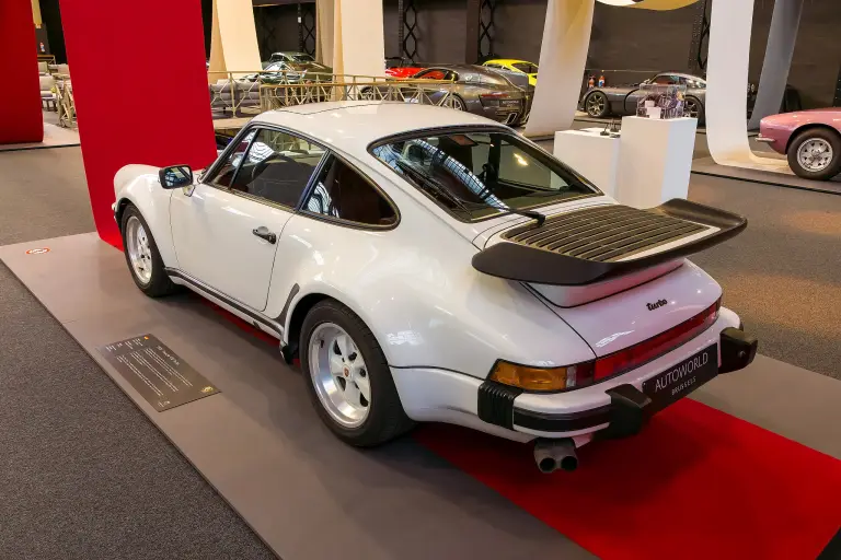 Porsche 911 Turbo (930) from the front left