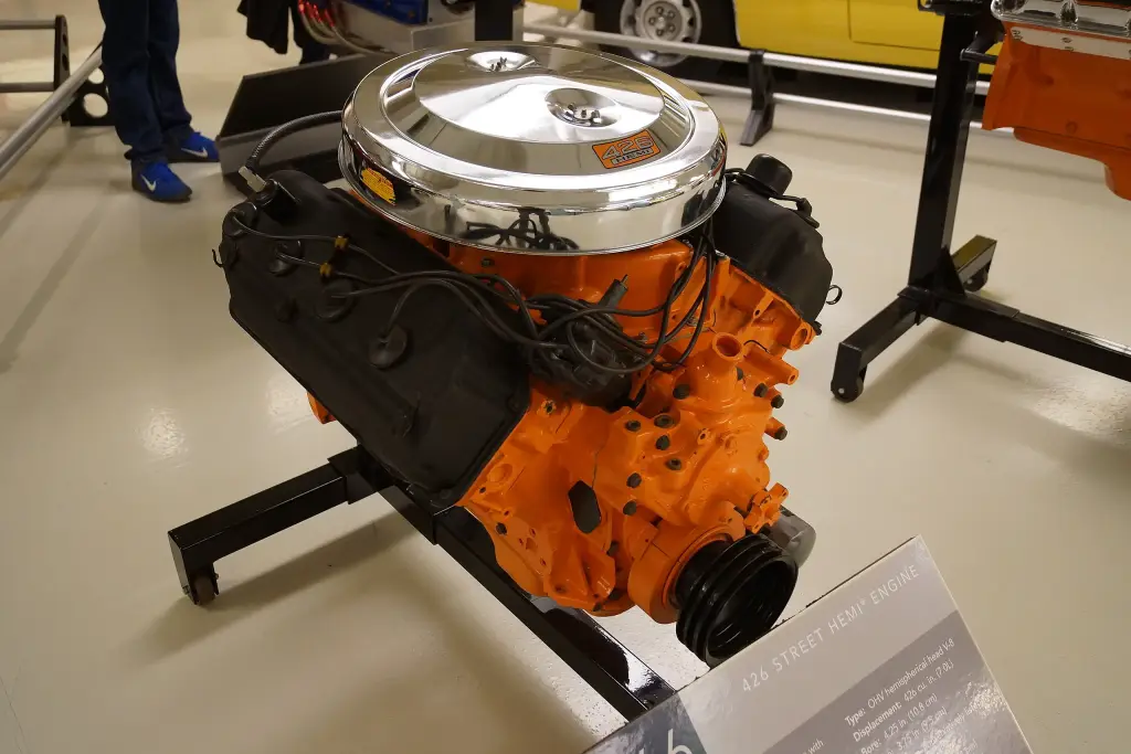 426 cubic inch Street Hemi V8 engine of 1966 with two four-barrel carburettors