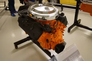 426 cubic inch Street Hemi V8 engine of 1966 with two four-barrel carburettors